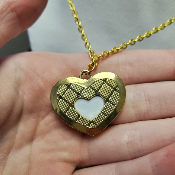 Heart of Mary necklace - Picture 4 of 5